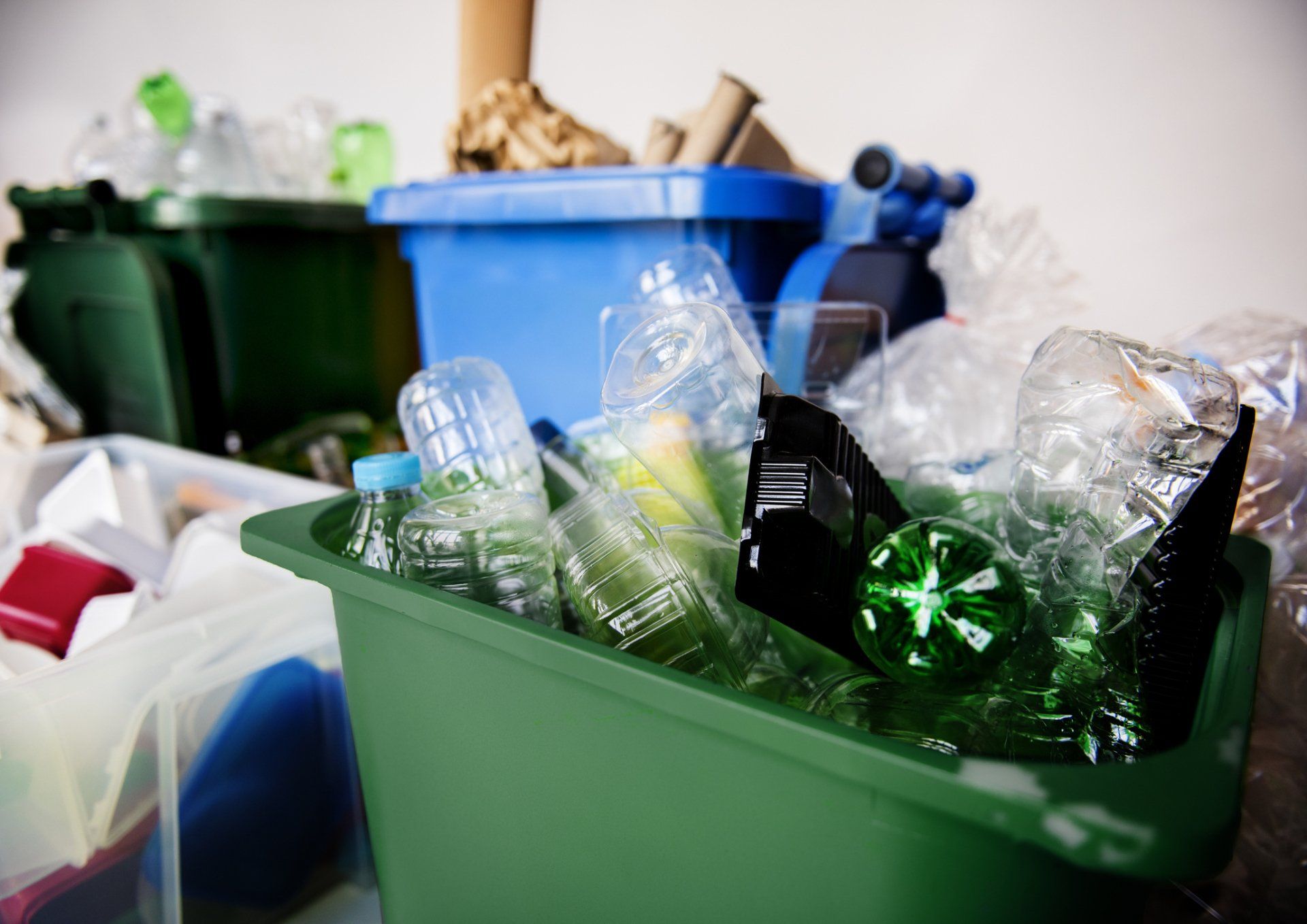 container with recycling material